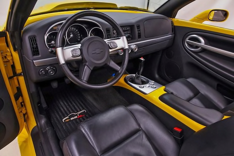 Illustration for article titled At $29,988, Could You Face Owning This Custom 2005 Chevy SSR?
